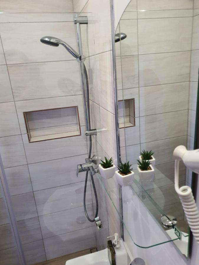 Jasna Hotelik Self Check-In Warszawa Exteriör bild