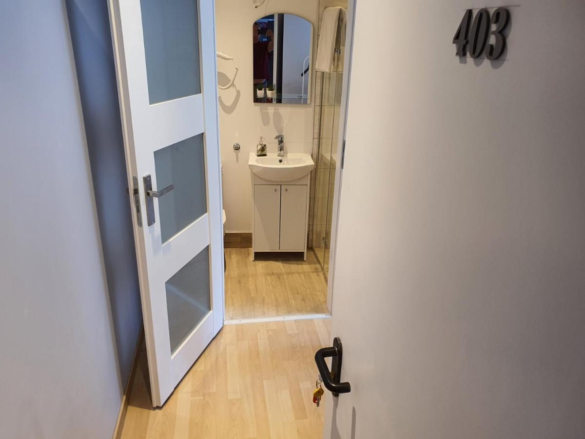 Jasna Hotelik Self Check-In Warszawa Exteriör bild